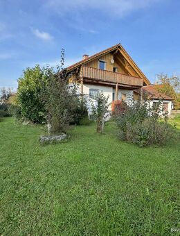 Freistehendes Einfamilienhaus in Plattling mit Doppelgarage und großem Garten - Plattling