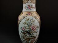 kleine asiatische japanische Vase aus TOZAN Porzellan Goldrandvase - Nürnberg