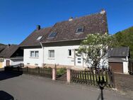 Top-Gelegenheit! Großzügiges Einfamilienhaus mit 2 angebauten Garagen in Hahnenbach zu verkaufen. - Hahnenbach