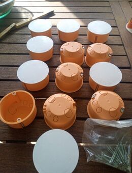 14 Hohlraumdosen, Gerätedosen mit Deckel Einbaumaß 85mm, Tiefe 50mm, Neuware - Horb (Neckar) Zentrum