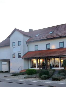 Schönes Büro- Praxisgebäude mit Wohngelegenheit in zentraler Lage! - Ergolding