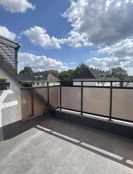 Entwicklungspotenzial Mehrfamilienhaus mit 9 Wohneinheiten, 9 Garagen inkl. Stellplätze und eine Halle + Büro! - Essen