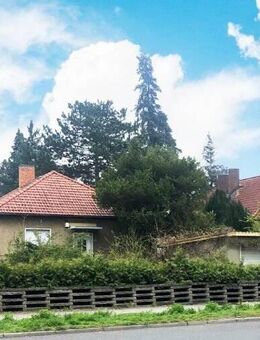 Einfamilienhaus - sanierungsbedürftig- auf einem 734 m² großen Grundstück in Altglienicke - Berlin