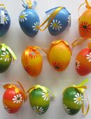 Oster-Deko: 11 Kunstoff-Eier mit Blumenmotiven, ca. 70er-Jahre in 48155