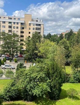 Helle 2-Zimmer-Wohnung mit Loggia und Tiefgaragenstellplatz in ruhiger Lage von Nürnberg - Nürnberg
