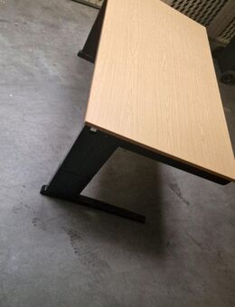 Büro Schreibtisch höhenverstellbar 160 x 90 gut erhalten in 10963 - Berlin