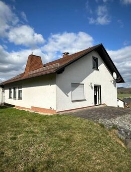Großzügiges Einfamilienhaus mit Einliegerwohnung - perfekt für Familie oder Wohnen & Arbeiten - Ewighausen