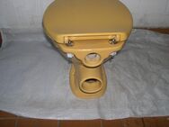 Gebrauchte Toilettenanlage mit Stand-WC und AP-Spülkasten - Kirchlengern