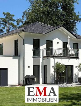 Ihr Rückzugsort: Imposante Einfamilienhaus-Stadtvilla mit Doppelgarage auf großem Grundstück - Schönwalde-Glien
