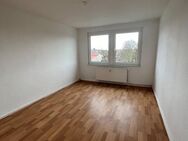 Geräumige 4-Raum Wohnung mit Balkon in zentraler Lage - Sandersdorf