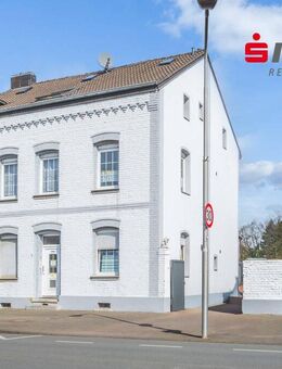 Großes innerörtliches Areal mit vielen Nutzungsmöglichkeiten und einem vermieteten 6-Parteien-Haus - Würselen