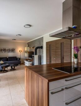 Toskana-Haus mit Pool und Doppelgarage - Ruhe, Komfort und Top-Lage nahe München - Ruhstorf (Rott)