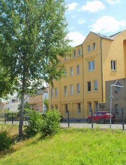 Gemütliche, kleine 1-Zimmer-Wohnung im Erdgeschoss * mit neuem Laminatboden, sep. Küche & Badewanne - Limbach-Oberfrohna