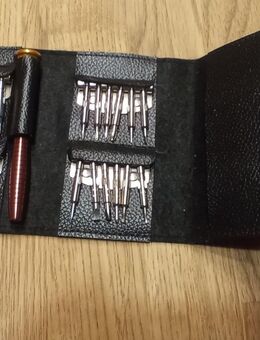 Schraubendreher mit verschiedenen kleinen Schraubaufsätzen - Radevormwald (Stadt auf der Höhe)