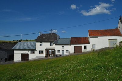 Wohnhaus mit Ökonomiegebäuden und Grundstück in ruhiger Lage von Plütscheid