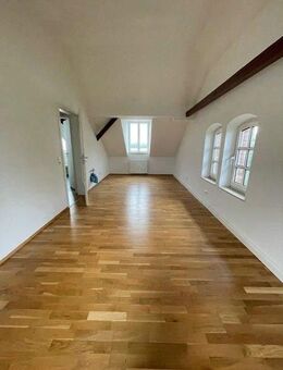 Einziehen und Wohlfühlen! Schicke, renovierte 2-Zimmer-Wohnung mit hervorragender Verkehrsanbindung - München