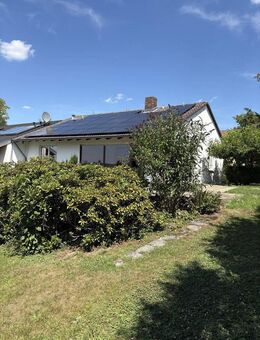 Kernsanierte Doppelhaushälfte mit Garten, Fernblick und Garage - Litzendorf