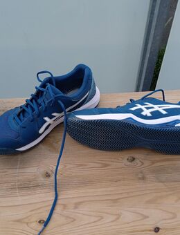 2 Paar Sportschuhe Marke Acics Delicate 8 und Clay zu verkaufen - Bonn