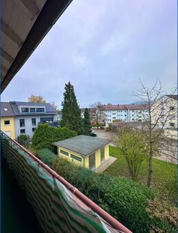 Charmante 3-Zimmer-Wohnung mit Gartenanteil in Rielasingen mit Carport ! Bezug nach Absprache. - Rielasingen-Worblingen