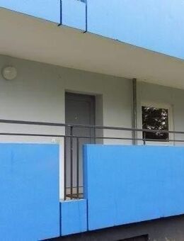 Großzügige 2-Zimmer-Wohnung mit Wannenbad, Balkon, Aufzug, Stellplatz - Kaltenkirchen