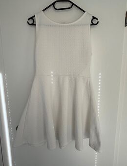 Weißes Kleid - Kahl (Main)