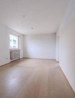 Großzügige, renovierungsbedürftige Wohnung mit Balkon in ruhiger Lage - München