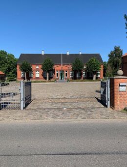 Außergewöhnlicher Dreiseitenhof in der Mecklenburger Seenplatte mit Zugang zum See - Kreien