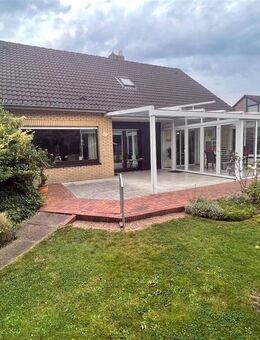 Familientraum mit Wintergarten, Garage, Carport und herrlich angelegtem Grundstück - Nordhorn