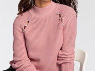 Melrose Stehkragenpullover mit Cut-Outs und Knopfdetails