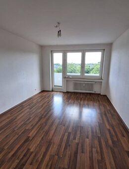 3 Zimmer Wohnung mit Balkon + 1 Monat mietfrei für selber streichen - Aachen