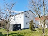 Modernes Einfamilienhaus mit Garage und Stellplatz sowie großem Grundstück in Pfaffenhofen - Pfaffenhofen (Roth)