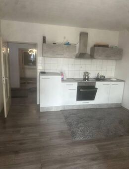 2 renovierte Wohunungen in einer Etage zum guten Preis - Duisburg