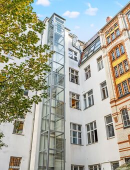 Wohnung im Prenzlauer Berg (Kastanienallee: Stil-Altbau, 6 Zimmer mit 217 m² (provisions-&bezugsfrei) - Berlin