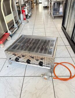 Grill-Tisch – guter bis sehr guter Zustand, voll funktionsfähig | Abmessungen 650 × 550 × 270 mm - Hainburg