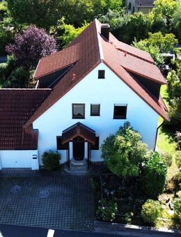 Charmantes Ein- bis Zweifamilienhaus mit 172 m² Wohnfläche und sonnigem Garten - Dietenhofen