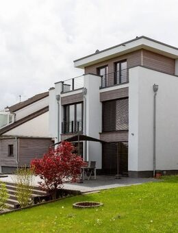 Moderne Architektur, Baujahr 2020, 7 Zimmer, schöner Terrassenblick und großer Garten - Burscheid