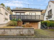 Freistehendes Einfamilienhaus mit Garage, Terrasse und Balkon mit Rheinblick in Leubsdorf - Leubsdorf (Rheinland-Pfalz)