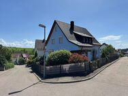 Charmantes Ein- bis Zweifamilienhaus mit großem Grundstück und Doppelgarage in ruhiger Lage - Birenbach