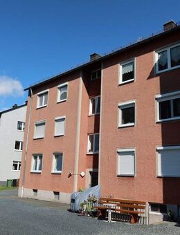 Preisreduzierung! Große Eigentumswohnung mit Garage im 2. OG für junge oder Junggebliebene - Oberkotzau