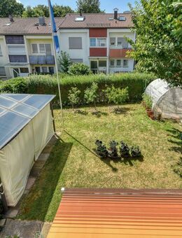 +++ Zur Eigennutzug oder als Kapitalanlage - 1.OG frei - großer, West-Garten - 3-Fam.-REH - modernisiert - inkl. Gara... - Stuttgart