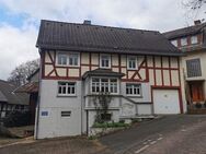 Wohnhaus mit vielseitig nutzbarer Scheune in Hatzfeld-Reddighausen - Hatzfeld (Eder)