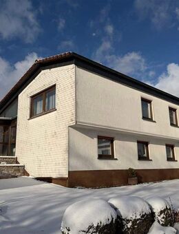 Rennerod Stadt! Großzügiges und gepflegtes Wohnhaus in TOP Lage, Garagen, Garten! - Rennerod