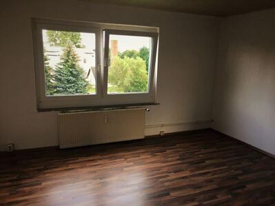 *Ruhige Lage* Frisch Renovierte 4,5 Zimmer Wohnung im 1.OG