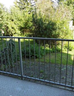 2-1/2-Zimmer-Wohnung in relativ ruhiger Stadtlage mit Balkon und Blick ins Grüne! - Reichenbach (Vogtland)