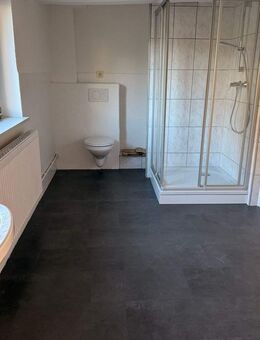 Großes Einfamilienhaus mit 6 Zimmern und 162 qm Wohnfläche und viel Nutzfläche - Flöthe