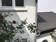 Haus im Dornröschenschlaf, mit wild gewachsenen Garten, großer Garage und vorgebauter Holzpergola - Edingen-Neckarhausen