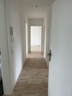 Helle 3-Zimmer-Wohnung im 1. OG mit Balkon