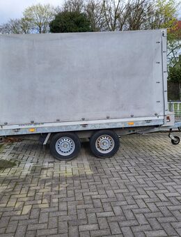 Anhänger mit Plane - Bremen