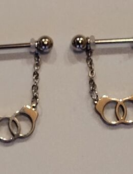 Neues 2er Set Handschellen Brustwarzen Piercings - Uchte