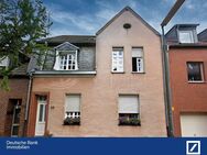 Modernisiertes Jahrhundertwendehaus mit Anbau und Garten - Düsseldorf